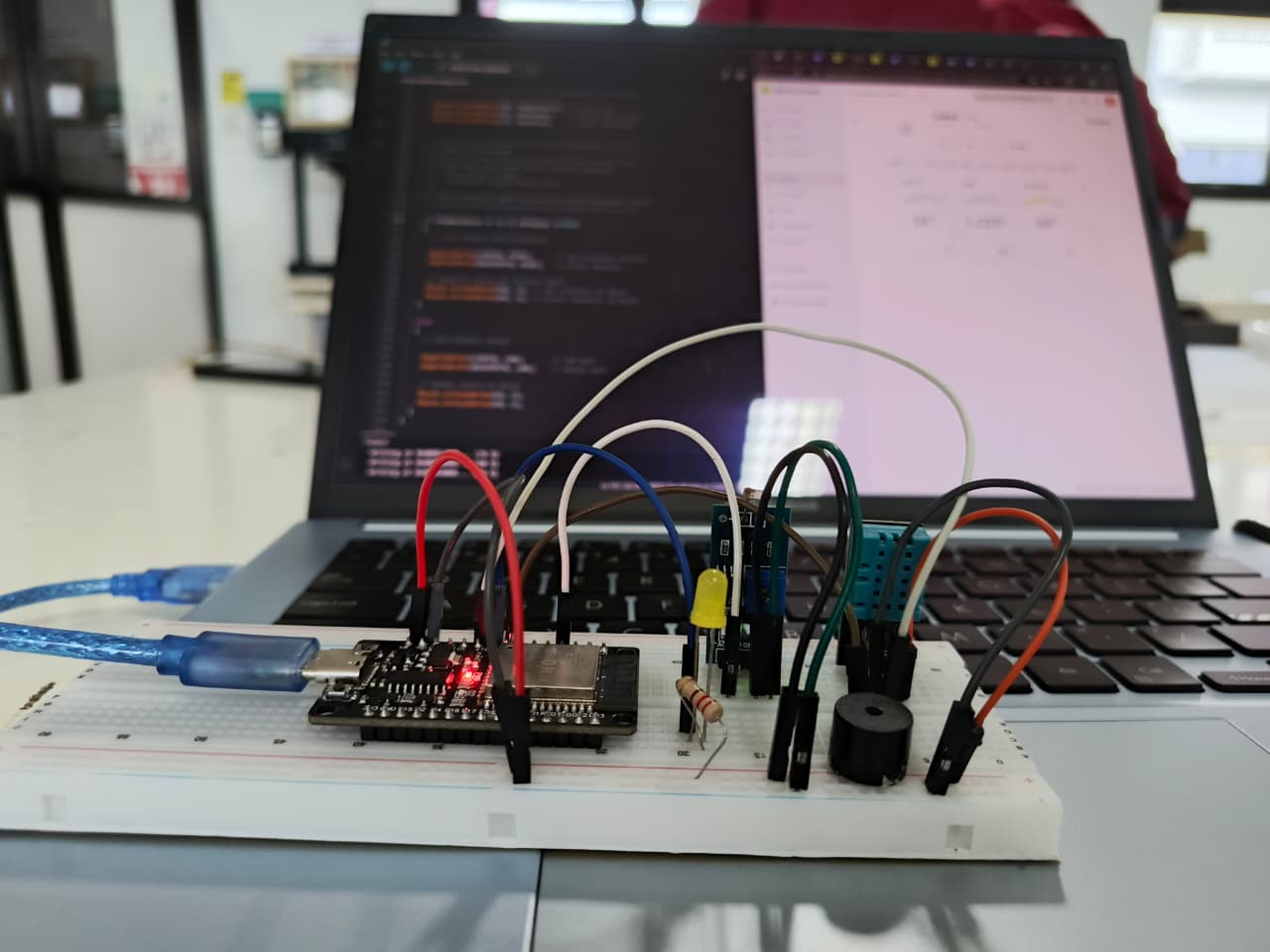 Pelatihan IoT Web
